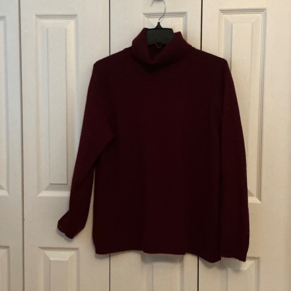 Cashmere Women’s Turtleneck Sweater Maroon